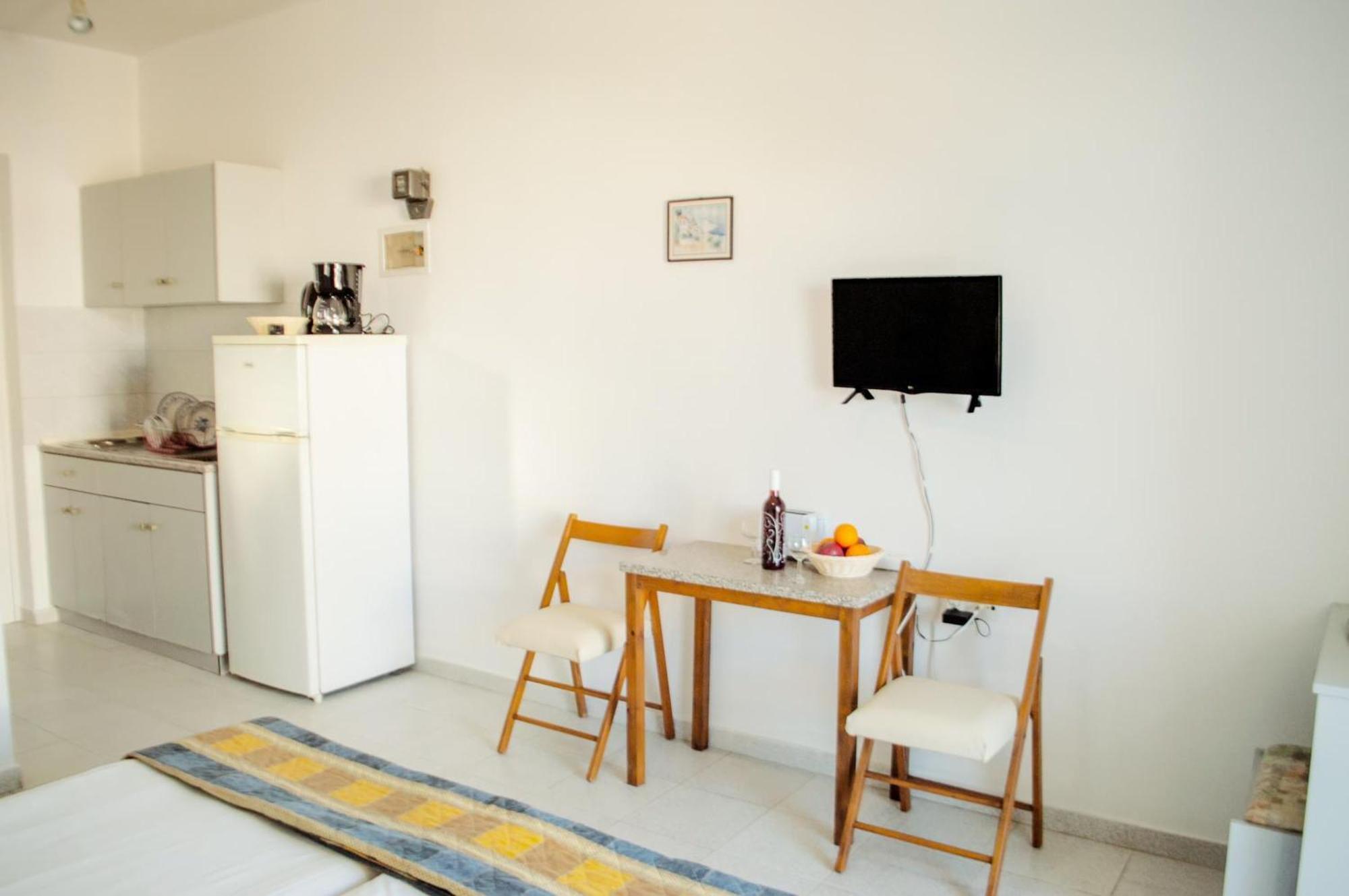 Lefteris Apartments In Ialysos  Exterior photo