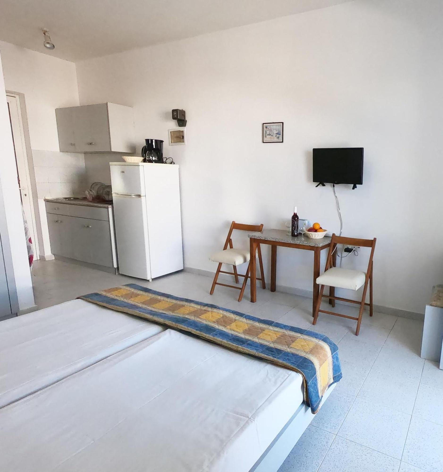 Lefteris Apartments In Ialysos  Exterior photo